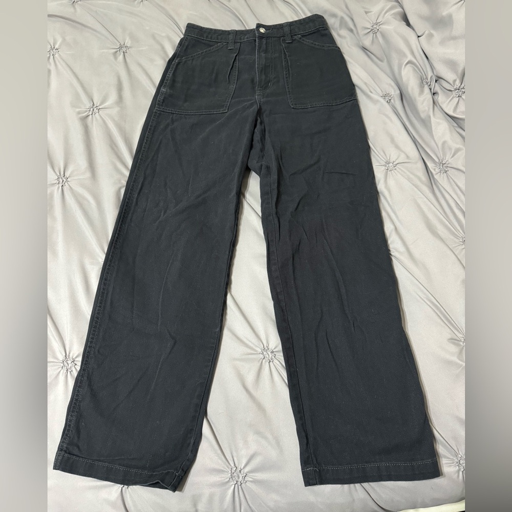 black jeans with 2 front pockets, 2 back pockets, and 1 side pocket with a strap
